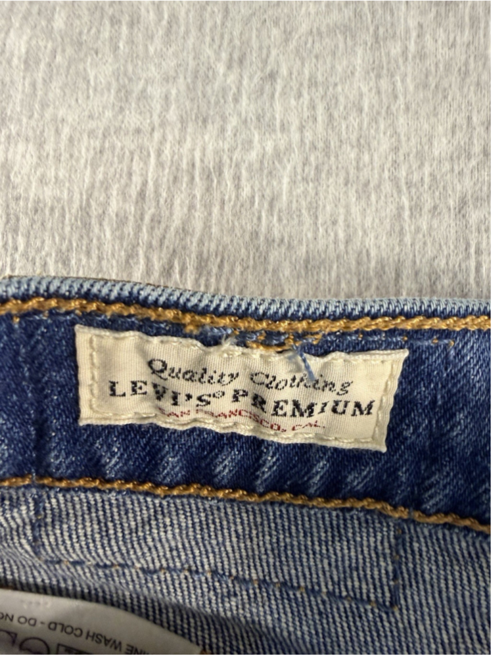 Levi’s 501 Jeans W28 L26 Button Fly Medium Wash Straight Denim Distressed - Picture 7 of 10